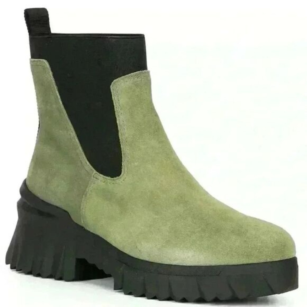 Nurture Denali Water Resistant Suede Lug Sole Platform Chelsea Boots size 8.5